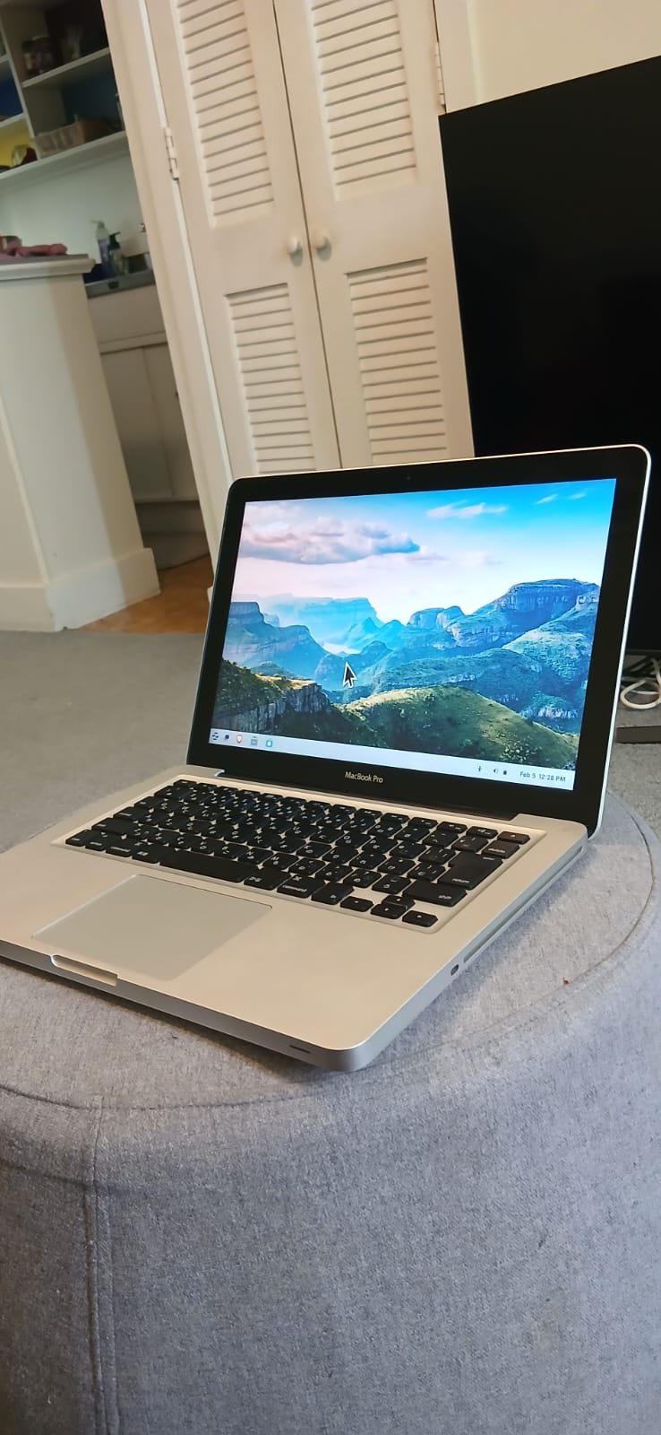Apple MacBook Pro 13-inch (2011) | Intel Core i5 | 10GB RAM | 180GB SSD | Zorin OS